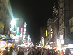 -六合夜市