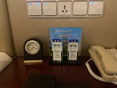 -乌兰湖畔草坪轻奢营地