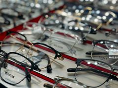 -美式眼镜·授权蔡司.依视路.尼康.豪雅.明月(人民广场店)