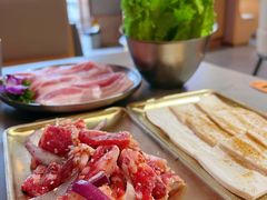 -围炉肉舍•炭烤活鳗•丹东海鲜烤肉(步行街店)