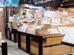 面包甜点陈列柜-猫的天空之城概念书店(苏州诚品店)