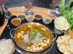 -顶顶汤火牛排火锅·经典铜锅涮肉