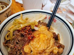 麻辣牛肉拼鸭干拌面-李易面馆(树木岭店)