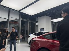 -TESLA 特斯拉(广州天环广场体验店)
