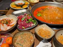 -野山舂·贵州现舂酸汤火锅(鸿通城店)