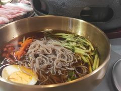 -围炉肉舍•炭烤活鳗•丹东海鲜烤肉(步行街店)