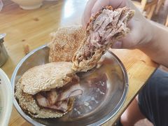 烧饼夹肘子肉-昌顺马记小吃店(昌盛园店)