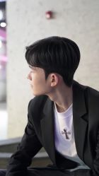 -一家只做男发烫染的店