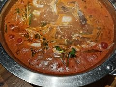 -野山舂·贵州现舂酸汤火锅(鸿通城店)