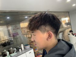 -镁连社·美联社