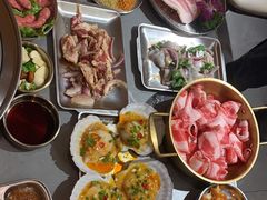 -围炉肉舍•炭烤活鳗•丹东海鲜烤肉(步行街店)