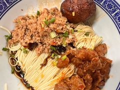 辣肉面-沪西老弄堂面馆(定西路店)