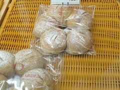 -顶东面包花园·生日蛋糕(世博店)