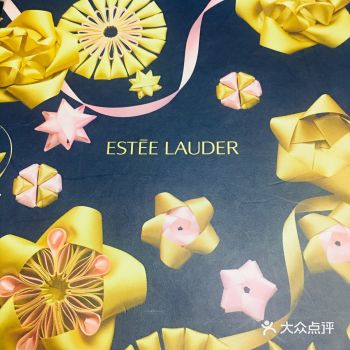 之前囤的雅思兰黛持妆无瑕气垫套装，疫情期间粉底都省得