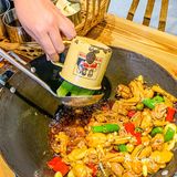 东莞火锅｜西平的地摊肥肠牛蛙锅敲配饭哎🔥