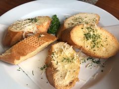 -Chom Cafe and Restaurant