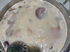 -洪氏嗨捞·广东猪肚鸡·椰子鸡火锅(西咸万象城店)