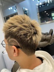 点击看大图 -15C7 男士理发馆 烫染专业店