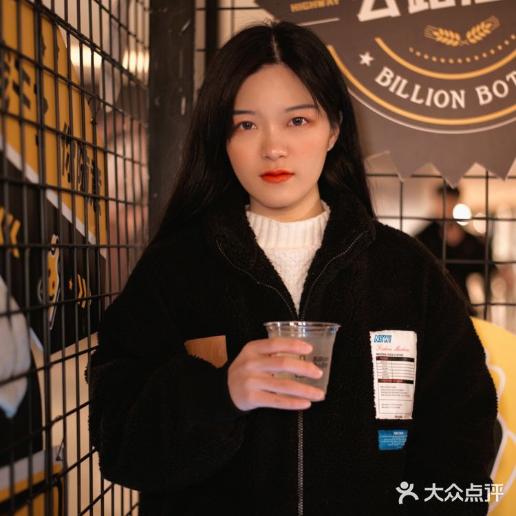 成都探店｜公路酒吧成都站，限定快乐，免费畅饮！