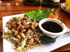 -Chom Cafe and Restaurant