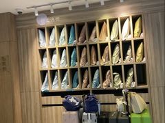 -汉庭优佳(上海恒隆广场南京西路地铁站店)