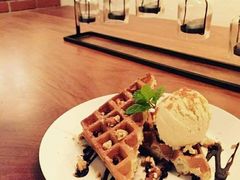 waffle ice-crea-Nido Cafe Malacca