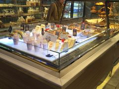 -巴黎贝甜(大宁国际商业广场店)