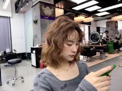 -FRIDAY星期五专业美发沙龙