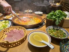 -洱火云南酸菜牛肉火锅(石景山当代商城店)