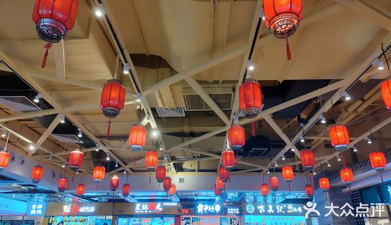 这真是一个宝藏商区 B1楼隐藏着图二的美食街