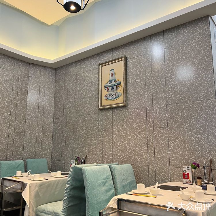 在广州也能吃到正宗老北京铜锅涮羊肉咯！