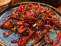 江城小黄牛干巴-老滇山寨•云南特色菜•地方菜•民族风情歌舞表演(金碧店)