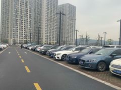 -融创茂-停车场