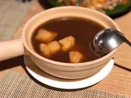 巴**茶