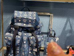 -百年港湾奥特莱斯(香炉礁店)