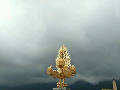 远处是苍山-崇圣寺三塔文化旅游区