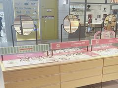 -LOOK眼镜·蔡司依视路配镜(宝山万达店)