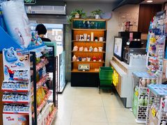 零售区-全家便利店(虹桥路四店)