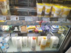 面包甜点陈列柜-一鸣真鲜奶吧(秣周东路地铁站店)