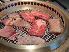 -铭牛烧肉·和牛海鲜自助(高新月牙湖店)