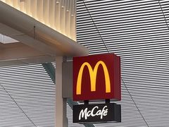 -麦当劳(深圳北站B2检票口楼上)