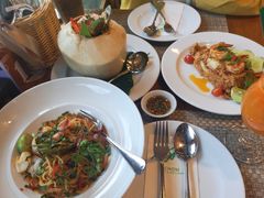 -Chom Cafe and Restaurant