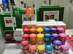 -m豆巧克力世界(上海世茂广场店)