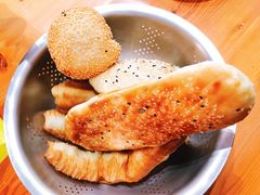 咸大饼-弄堂咪道-饭香·面香·馄饨香(兴梅店)