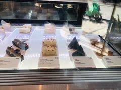 -Fridi Patisserie Cafe