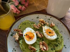 牛油果煮蛋吐司-RAC BAR(安福路店)