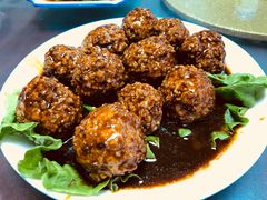 自制红烧狮子头-临水阁农家乐饭店
