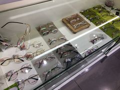 -提一眼镜·蔡司·依视路(小寨店)