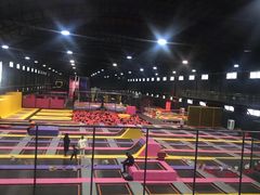 -嘿哟动霸CHUA·新潮玩运动娱乐中心·蹦床滑冰团建乐园