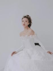 -Renee芮亦婚纱(原丽莎)